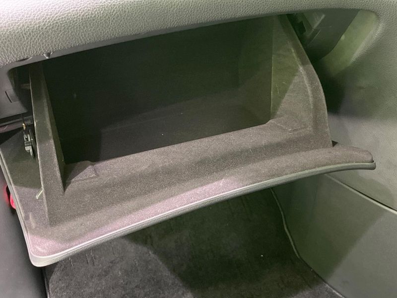 2016 Nissan Elgrand DBA-TE52 (UW-6aa8b96f59983)[28]
