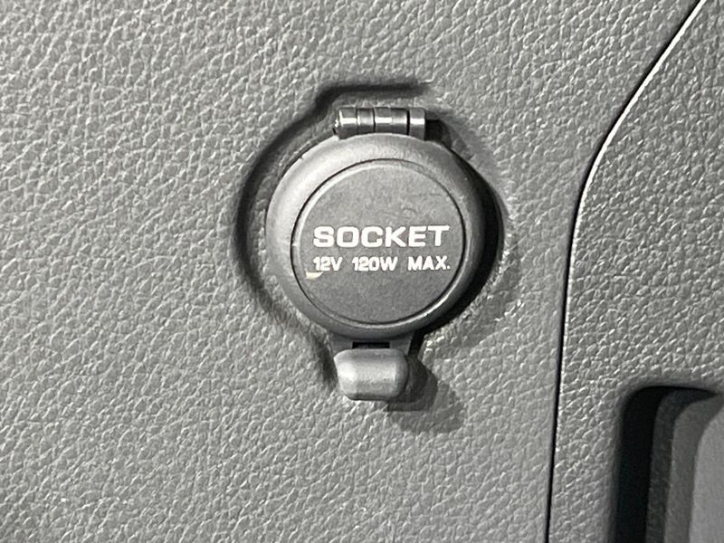 2016 Nissan Elgrand DBA-TE52 (UW-6aa8b96f59983)[26]