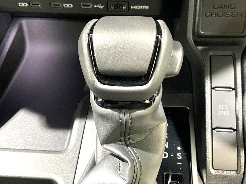 2025 Toyota Land Cruiser 250 3BA-TRJ250W (UW-6aa8b980229c7)[21]