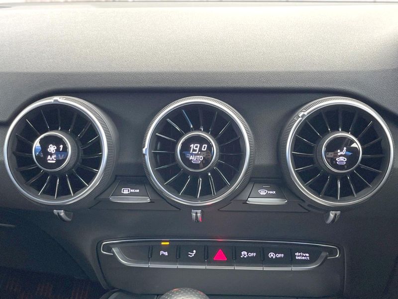 2016 Audi TT Coupe ABA-FVCHHF (UW-6aa8b9825953e)[10]