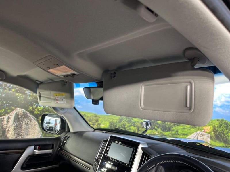 2018 Toyota Land Cruiser CBA-URJ202W (UW-6aa8b9841e295)[21]