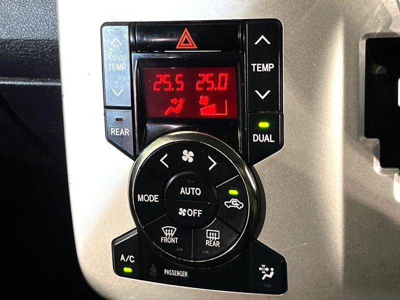 2011 Toyota Noah DBA-ZRR75W (UW-6aa8b9cc7576d)[12]