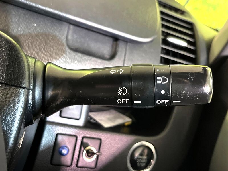 2011 Toyota Noah DBA-ZRR75W (UW-6aa8b9cc7576d)[23]