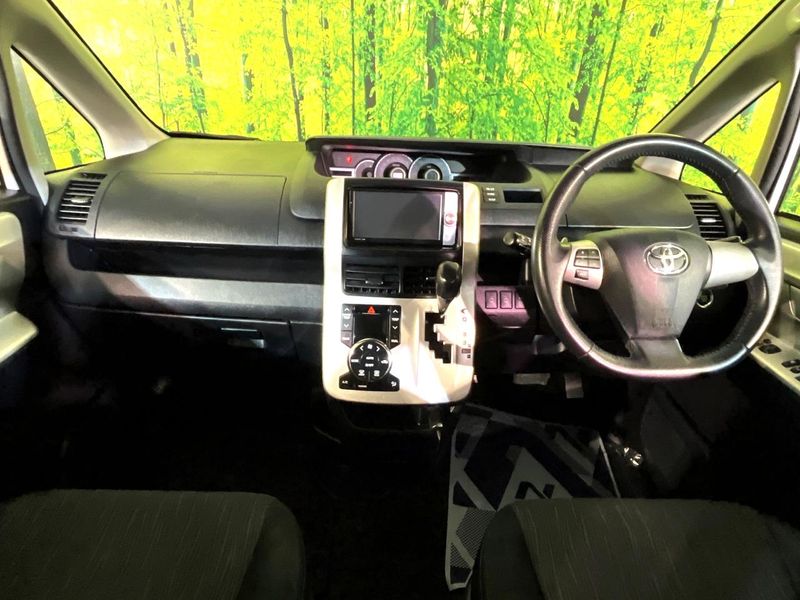 2011 Toyota Noah DBA-ZRR75W (UW-6aa8b9cc7576d)[4]