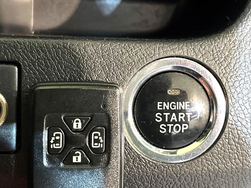 2011 Toyota Noah DBA-ZRR75W (UW-6aa8b9cc7576d)[8]