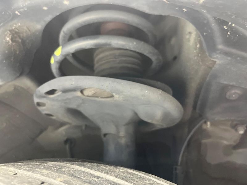 2015 Toyota Voxy DBA-ZRR80W (UW-6aa8b9ce047ab)[22]