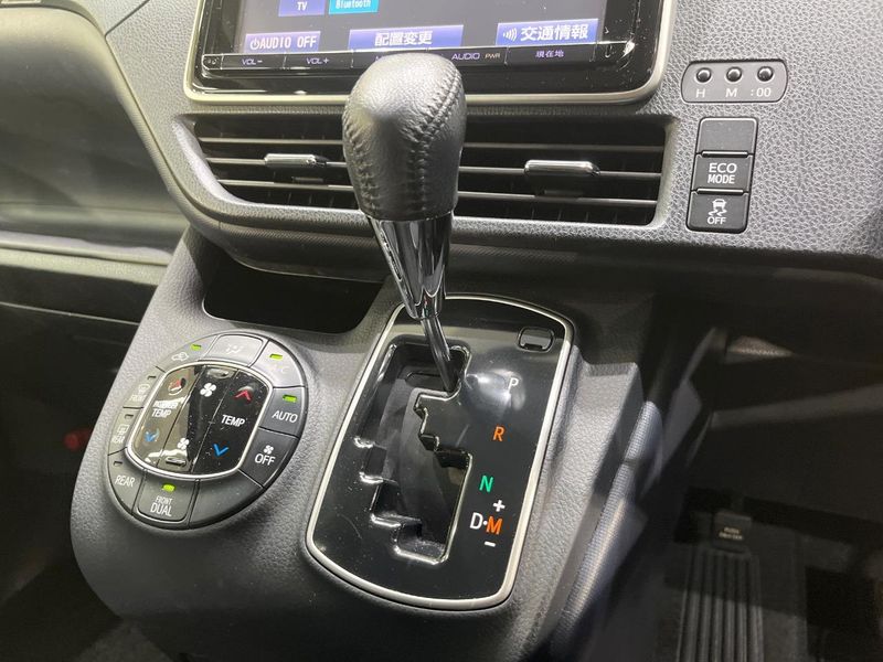 2015 Toyota Voxy DBA-ZRR80W (UW-6aa8b9ce047ab)[10]