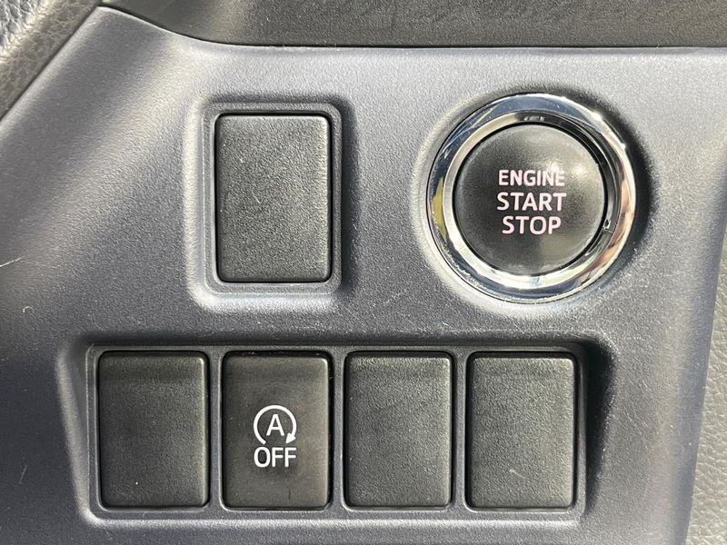 2015 Toyota Voxy DBA-ZRR80W (UW-6aa8b9ce047ab)[17]