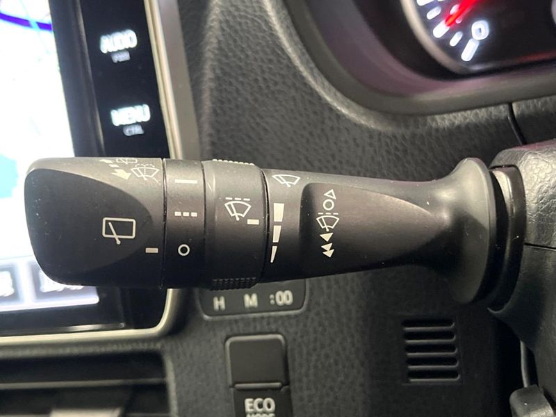 2016 Toyota Voxy DBA-ZRR80W (UW-6aa8b9d0cfb20)[29]