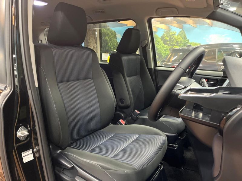 2016 Toyota Voxy DBA-ZRR80W (UW-6aa8b9d0cfb20)[13]
