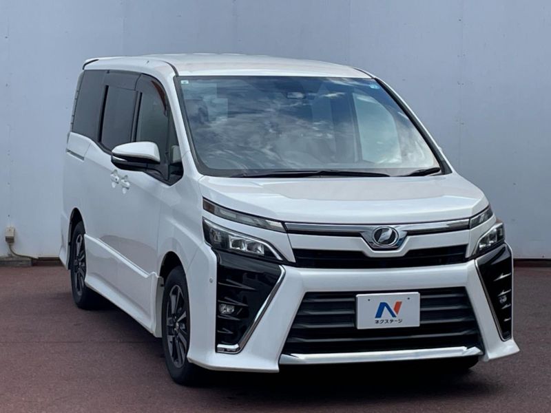 2017 Toyota Voxy DBA-ZRR80W (UW-6aa8b9d22a7c2)[10]