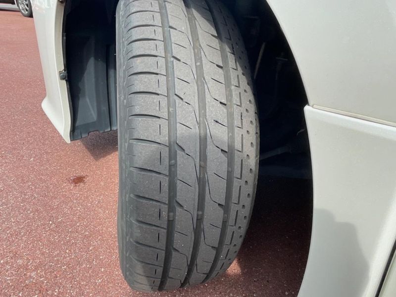 2017 Toyota Voxy DBA-ZRR80W (UW-6aa8b9d22a7c2)[4]