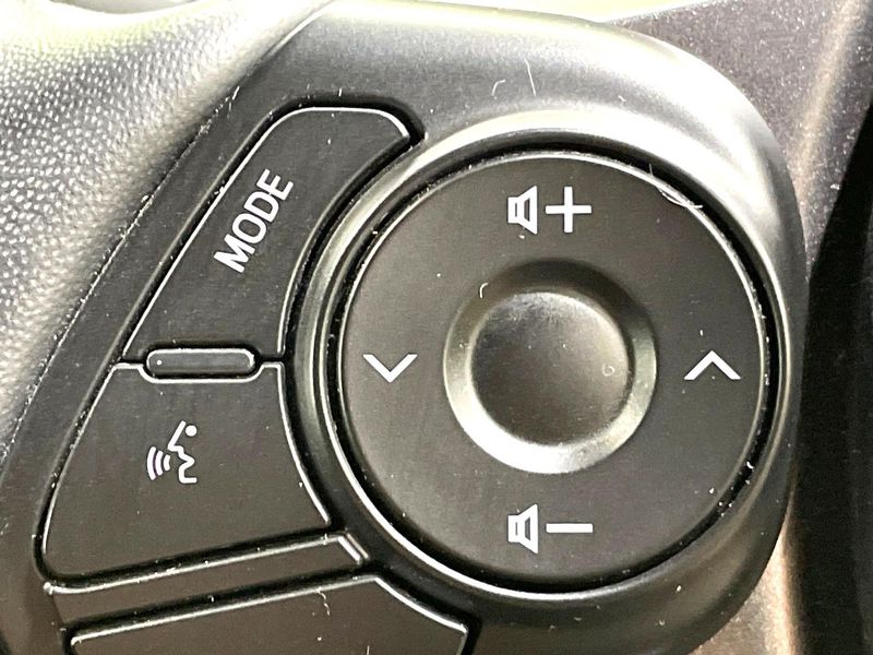 2017 Toyota Voxy DBA-ZRR80W (UW-6aa8b9d417266)[22]
