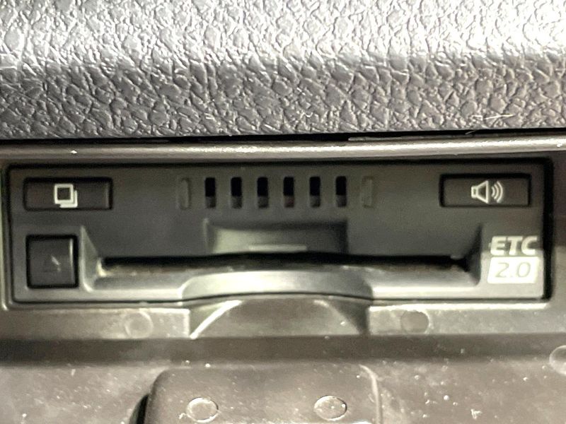 2017 Toyota Voxy DBA-ZRR80W (UW-6aa8b9d417266)[19]