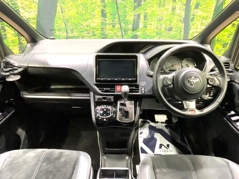 2017 Toyota Voxy DBA-ZRR80W (UW-6aa8b9d417266)[4]