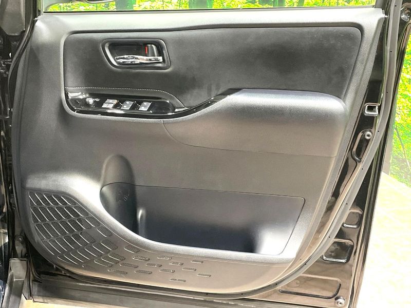 2017 Toyota Voxy DBA-ZRR80W (UW-6aa8b9d417266)[10]