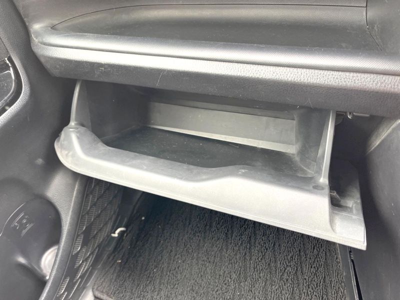 2018 Toyota Voxy DBA-ZRR80W (UW-6aa8b9d44a5a5)[12]