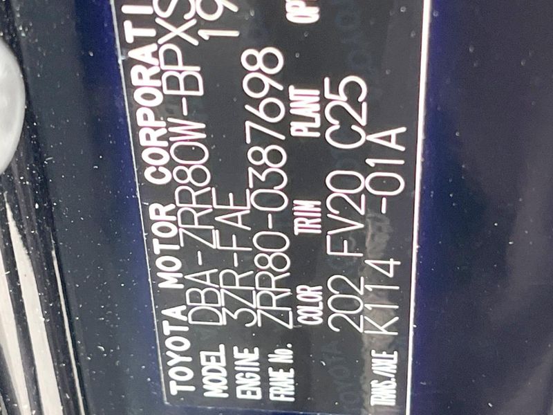 2018 Toyota Voxy DBA-ZRR80W (UW-6aa8b9d44a5a5)[1]