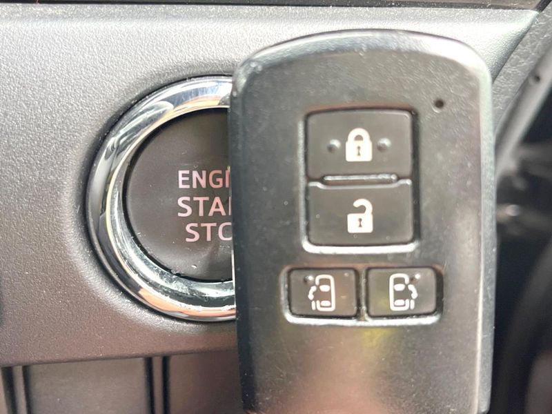 2018 Toyota Voxy DBA-ZRR80W (UW-6aa8b9d44a5a5)[27]