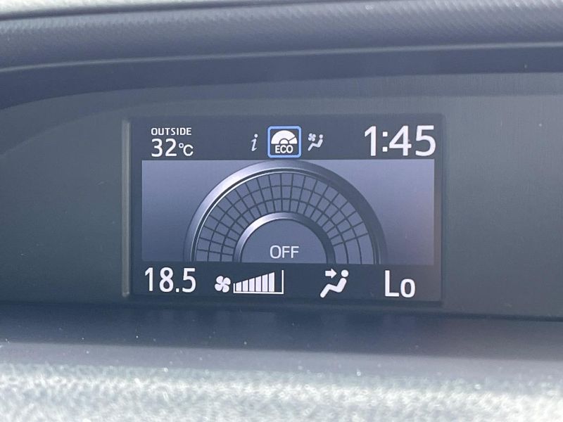 2018 Toyota Noah DBA-ZRR80W (UW-6aa8b9d58a780)[15]