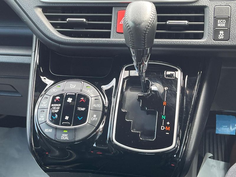 2018 Toyota Noah DBA-ZRR80W (UW-6aa8b9d58a780)[7]