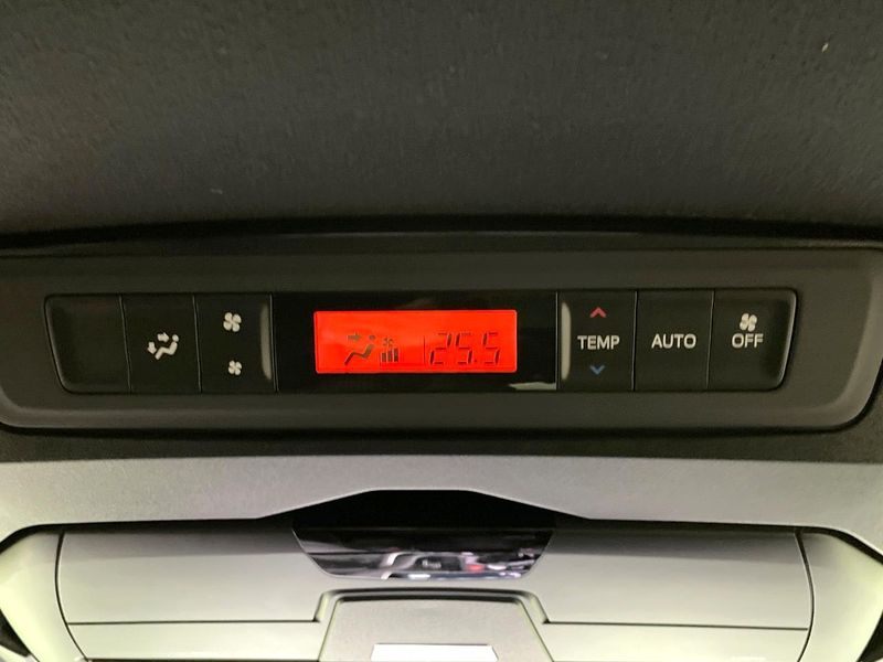 2018 Toyota Voxy DBA-ZRR80W (UW-6aa8b9d734bcc)[19]
