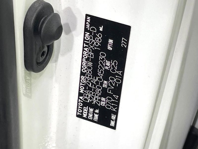 2018 Toyota Voxy DBA-ZRR80W (UW-6aa8b9d734bcc)[1]