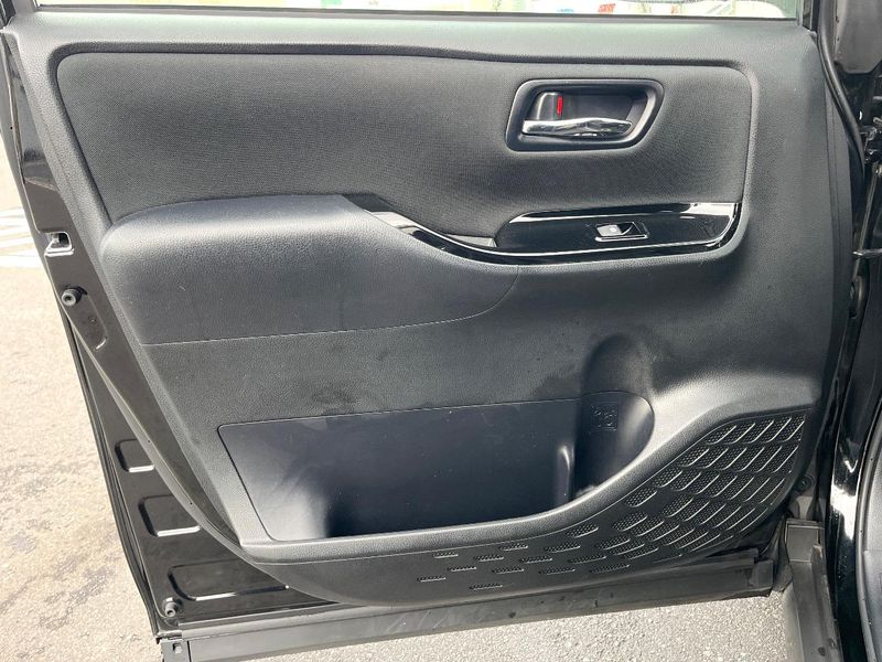 2018 Toyota Voxy DBA-ZRR80W (UW-6aa8b9d7d70d3)[29]