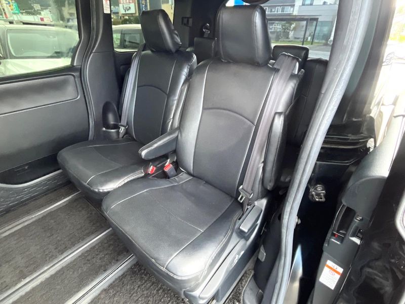 2018 Toyota Voxy DBA-ZRR80W (UW-6aa8b9d7d70d3)[26]