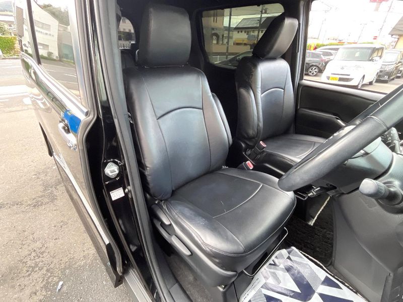 2018 Toyota Voxy DBA-ZRR80W (UW-6aa8b9d7d70d3)[23]