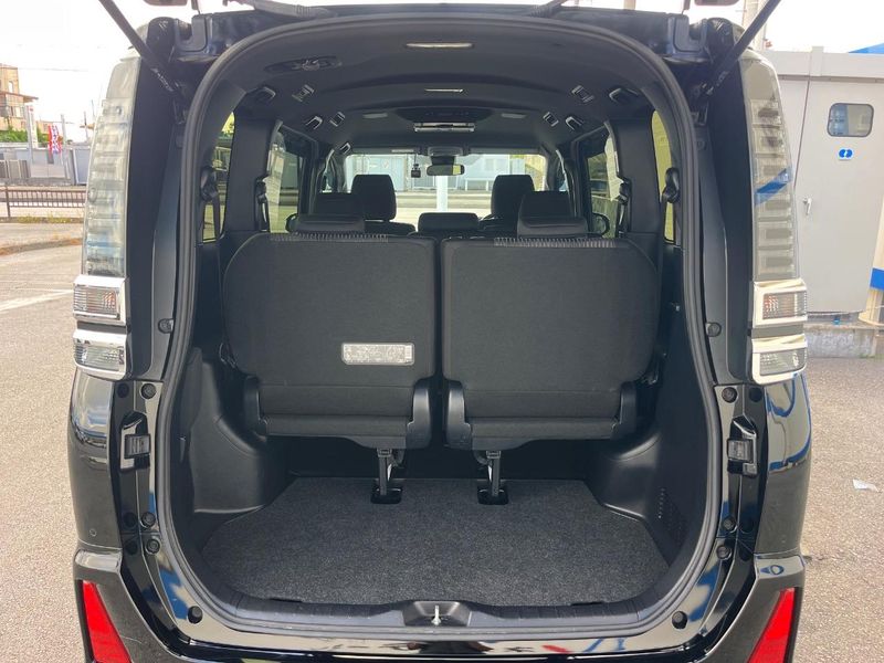 2019 Toyota Voxy DBA-ZRR80W (UW-6aa8b9da18e0b)[27]