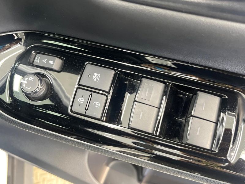 2021 Toyota Voxy 3BA-ZRR80W (UW-6aa8b9ddf0a77)[29]