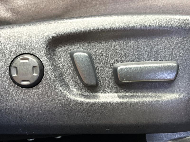 2017 Toyota Harrier DBA-ZSU60W (UW-6aa8b9e4b574b)[23]
