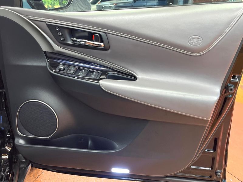 2017 Toyota Harrier DBA-ZSU60W (UW-6aa8b9e4b574b)[20]