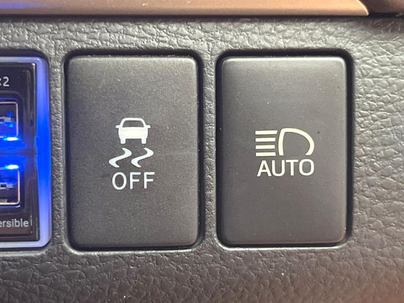 2017 Toyota Harrier DBA-ZSU60W (UW-6aa8b9e4b574b)[26]