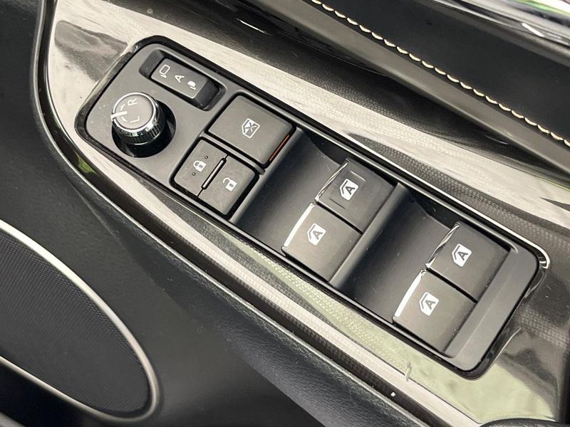 2017 Toyota Harrier DBA-ZSU60W (UW-6aa8b9e5f1ada)[24]