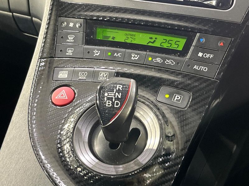 2015 Toyota Prius DAA-ZVW30 (UW-6aa8b9f687bc7)[26]