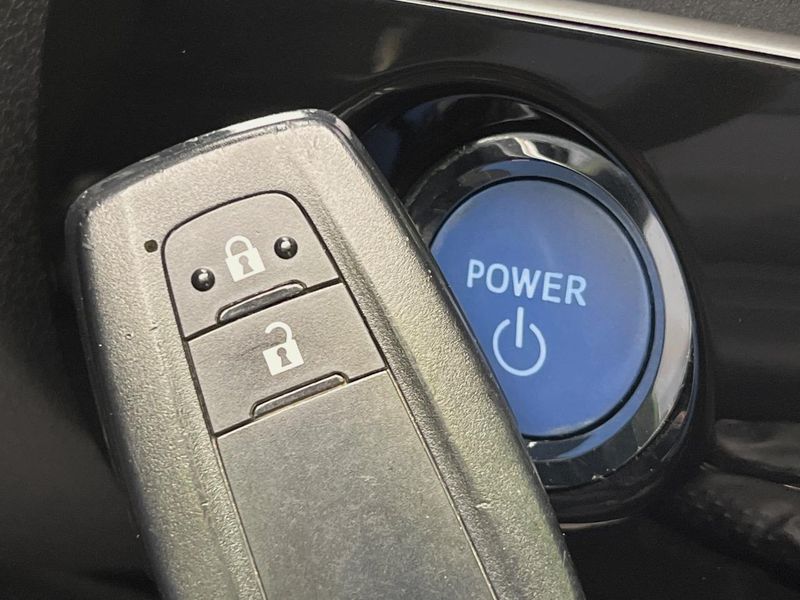 2016 Toyota Prius DAA-ZVW50 (UW-6aa8b9faa76d8)[9]