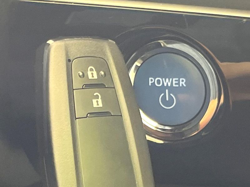 2017 Toyota Prius DAA-ZVW50 (UW-6aa8b9fc8b56e)[17]