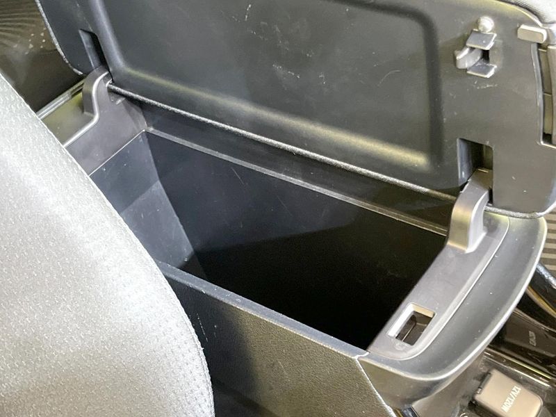 2017 Toyota Prius DAA-ZVW50 (UW-6aa8b9fc8b56e)[14]