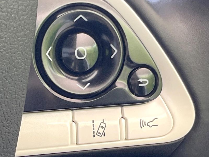 2017 Toyota Prius DAA-ZVW50 (UW-6aa8b9fc8b56e)[18]