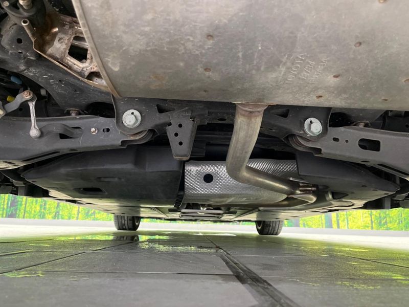 2018 Toyota Prius DAA-ZVW51 (UW-6aa8ba026c28d)[17]