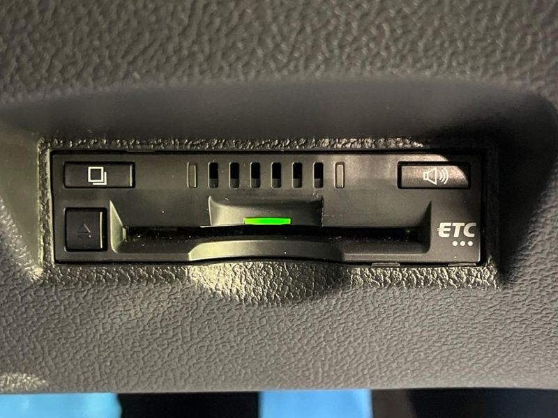 2018 Toyota Prius DAA-ZVW51 (UW-6aa8ba026c28d)[9]