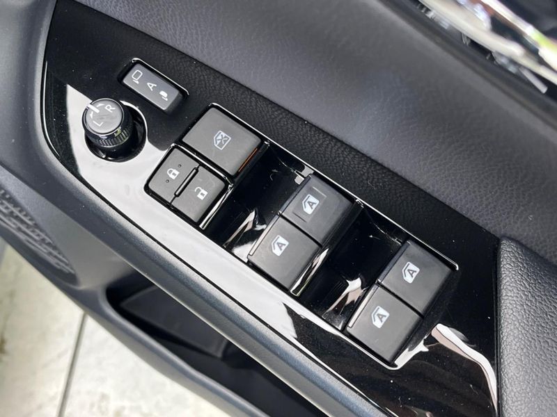 2018 Toyota Prius DAA-ZVW51 (UW-6aa8ba026c28d)[7]