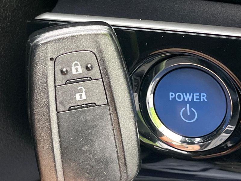 2018 Toyota Prius DAA-ZVW51 (UW-6aa8ba026c28d)[8]
