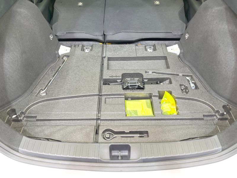 2019 Toyota Prius DAA-ZVW51 (UW-6aa8ba042d6e2)[24]