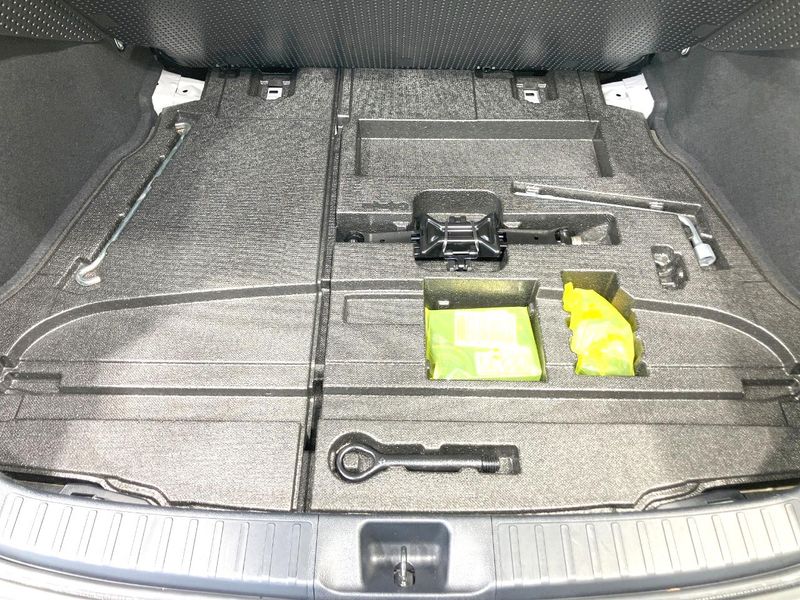 2019 Toyota Prius DAA-ZVW51 (UW-6aa8ba089e1af)[28]