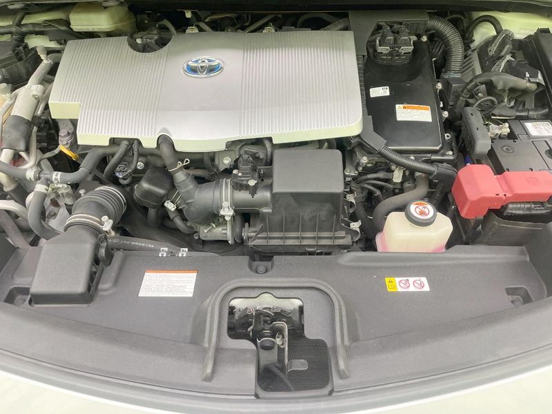 2017 Toyota Prius PHV DLA-ZVW52 (UW-6aa8ba0974b31)[4]