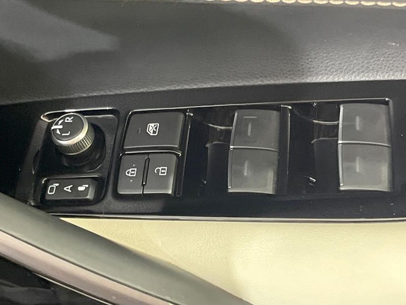 2025 Toyota Corolla 6AA-ZWE219 (UW-6aa8ba11eb9d6)[6]