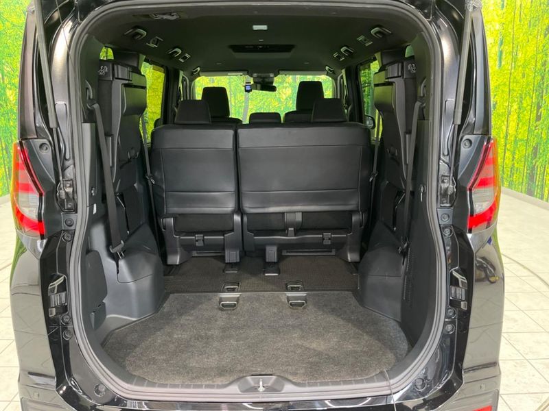 2023 Toyota Noah 6AA-ZWR90W (UW-6aa8ba1caf93b)[13]